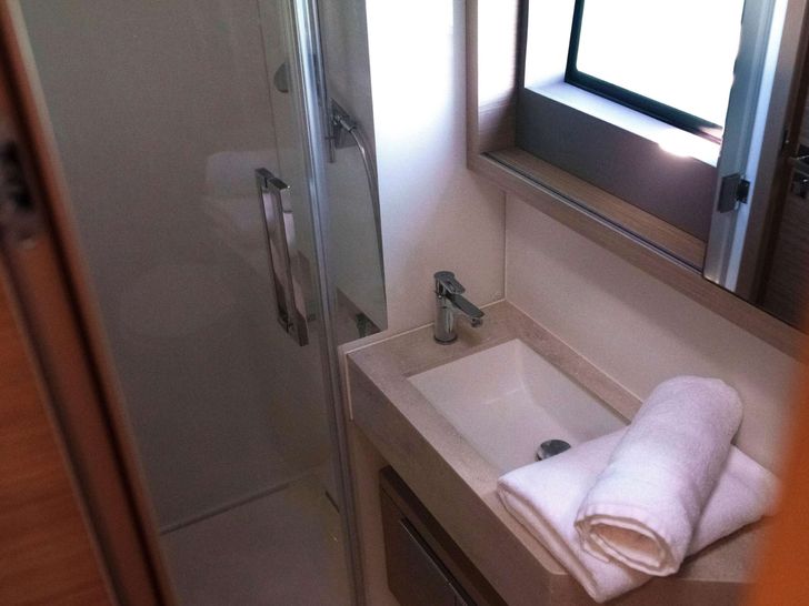 BELLISSIMA Lagoon 51 - cabin 2 bathroom BELLISSIMA Lagoon 51 - cabin 2 bathroom