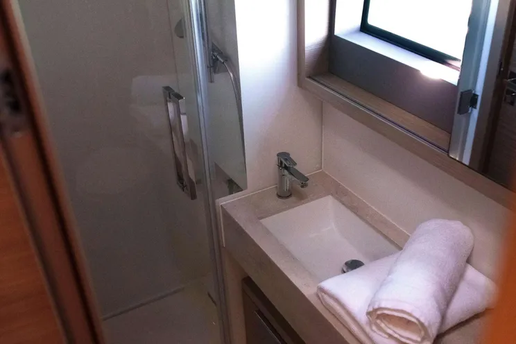 Charter Yacht BELLISSIMA - Lagoon 51 - 5 Cabins - Drowned Cayes - Goff's Caye - St. George`s Caye - Belize