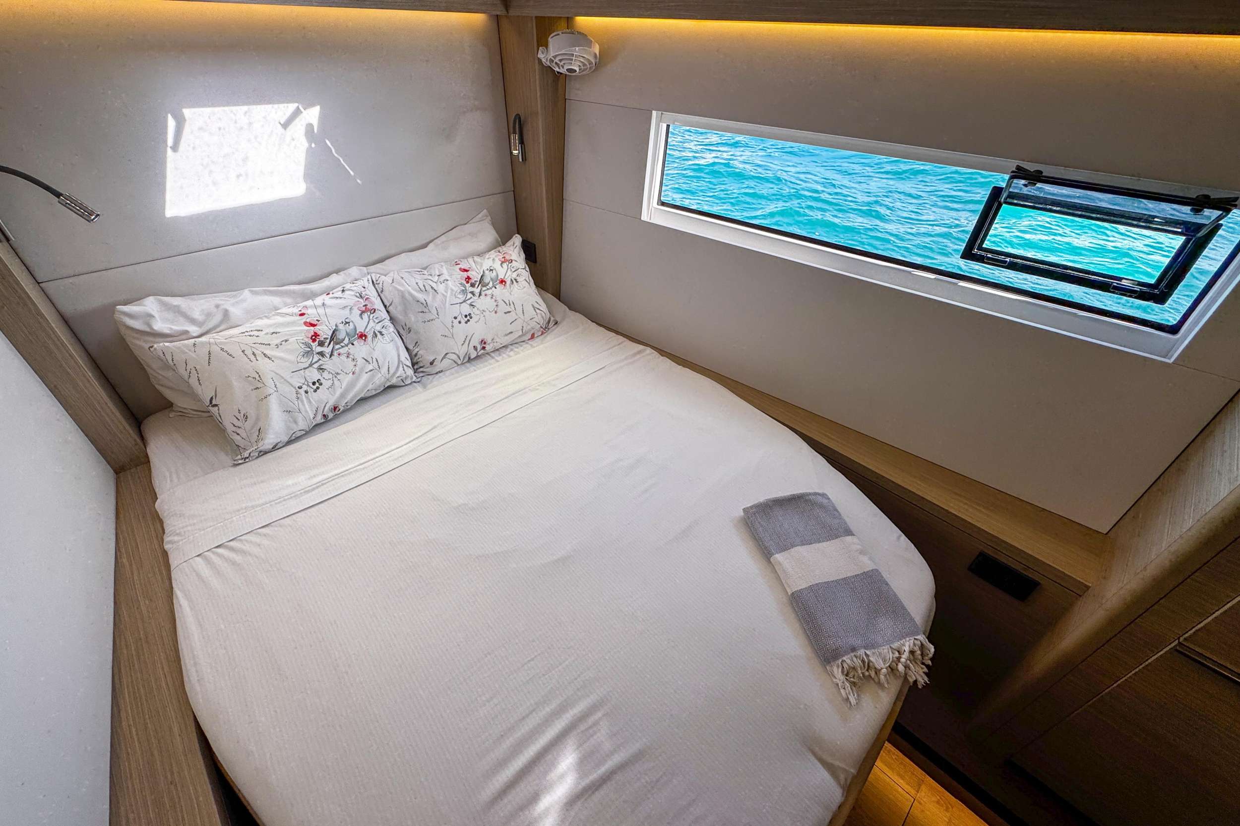 Charter Yacht BELLISSIMA - Lagoon 51 - 5 Cabins - Drowned Cayes - Goff's Caye - St. George`s Caye - Belize