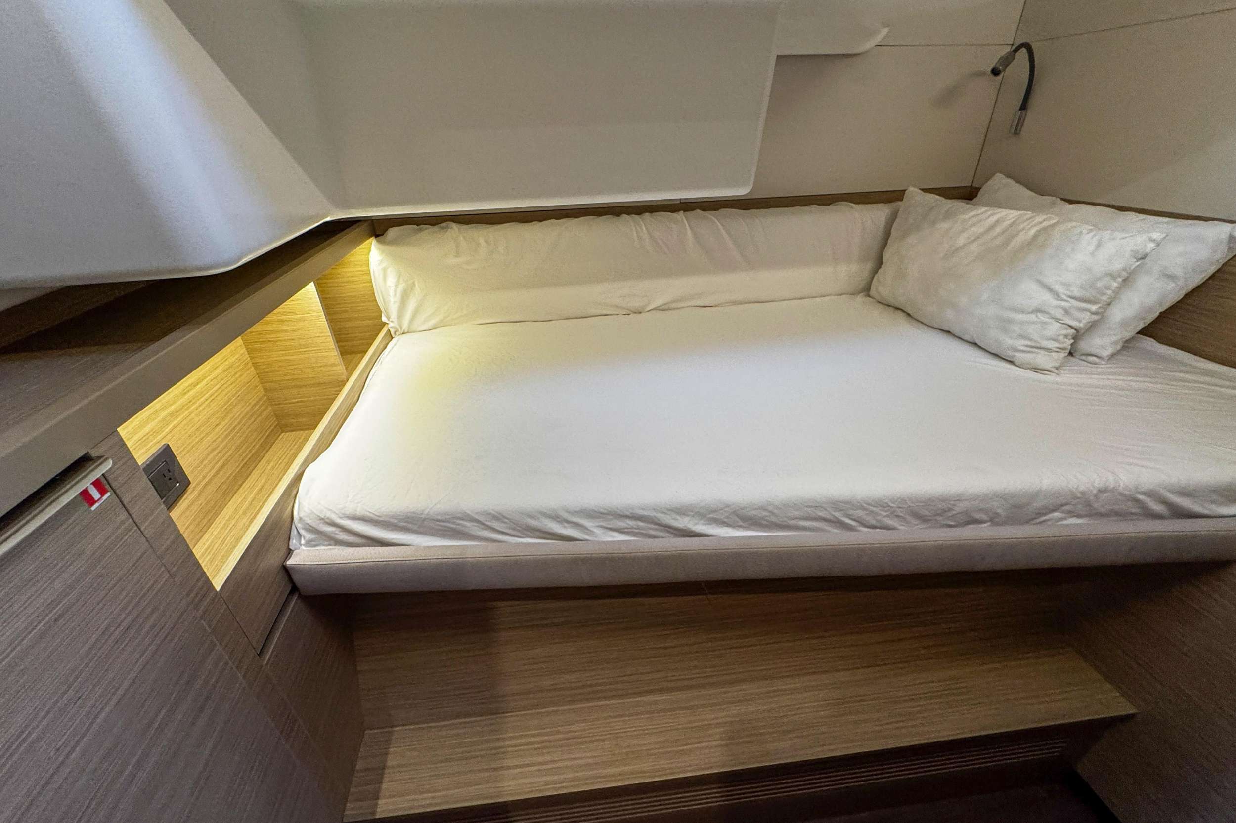 Charter Yacht BELLISSIMA - Lagoon 51 - 5 Cabins - Drowned Cayes - Goff's Caye - St. George`s Caye - Belize