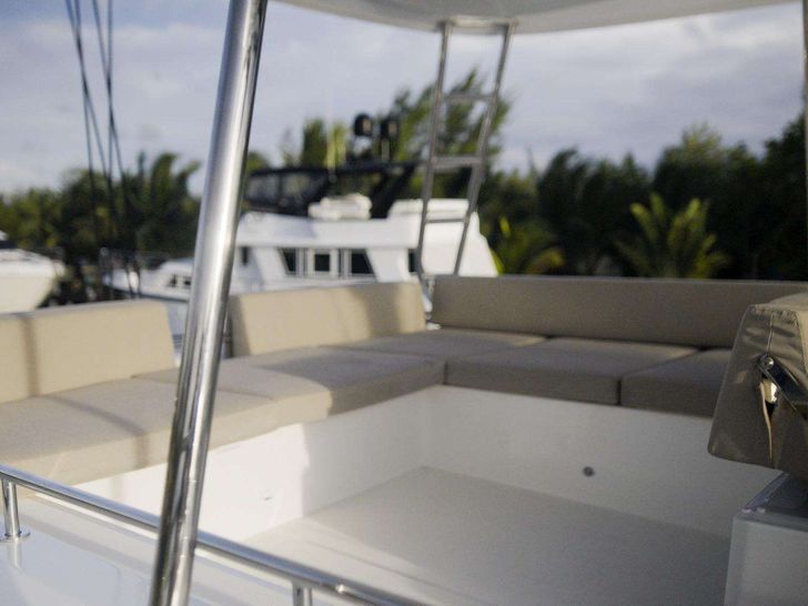 BELLISSIMA Lagoon 51 - flybridge lounge BELLISSIMA Lagoon 51 - flybridge lounge