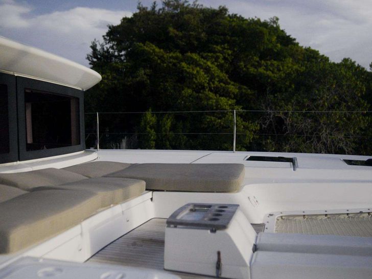 BELLISSIMA Lagoon 51 - foredeck lounge BELLISSIMA Lagoon 51 - foredeck lounge