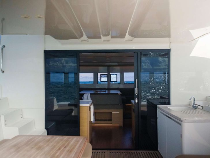 BELLISSIMA Lagoon 51 - saloon entrance BELLISSIMA Lagoon 51 - saloon entrance