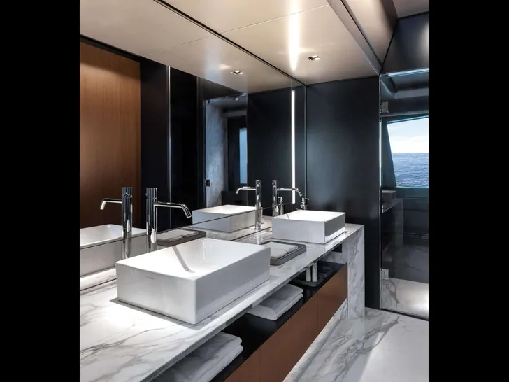 ICONA - Riva 102 Corsaro Super - master cabin bathroom ICONA - Riva 102 Corsaro Super - master cabin bathroom