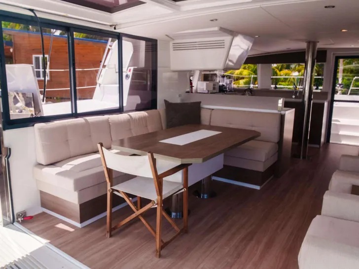 POINT CLEAR Bali 4.4 - saloon POINT CLEAR Bali 4.4 - saloon