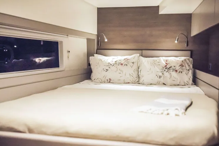 Charter Yacht POINT CLEAR - Bali 4.4 - 3 Cabins - Placencia - Drowned Cayes - Goff's Caye - St. George`s Caye - Belize