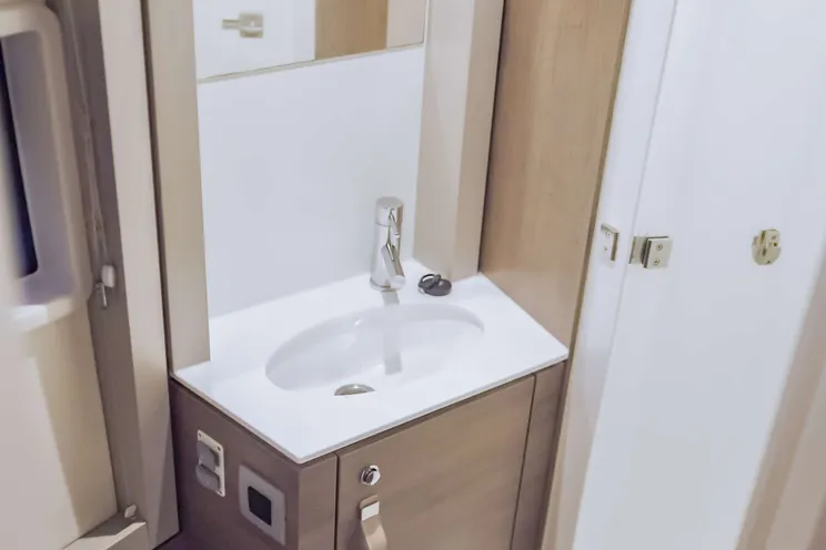 Charter Yacht POINT CLEAR - Bali 4.4 - 3 Cabins - Placencia - Drowned Cayes - Goff's Caye - St. George`s Caye - Belize