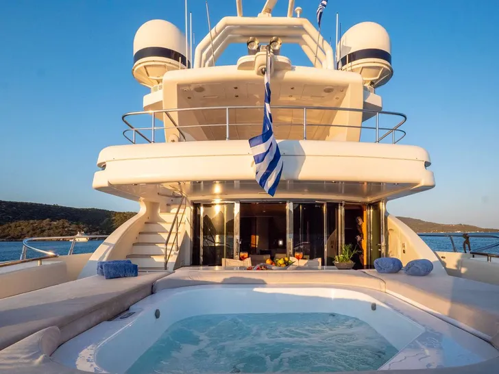 LIBERDADE ISA 133 - main aft deck jacuzzi LIBERDADE ISA 133 - main aft deck jacuzzi