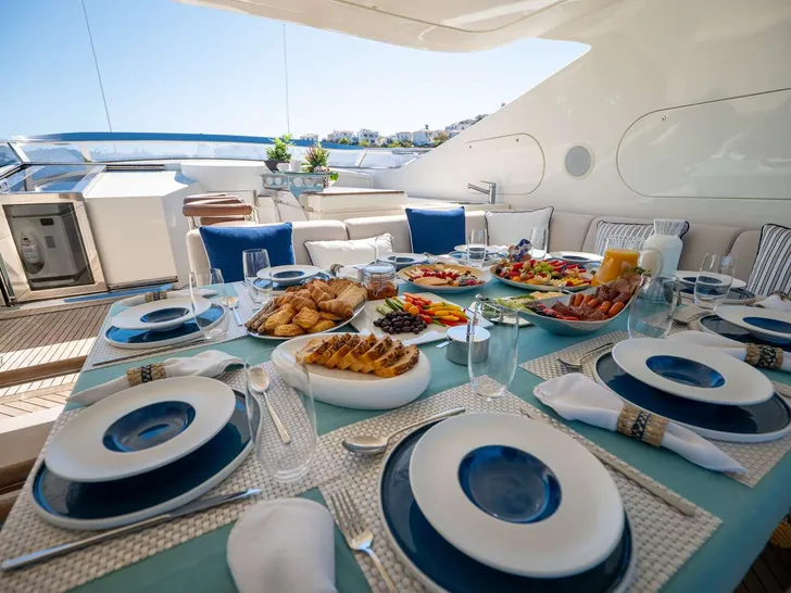 LIBERDADE ISA 133 - sundeck alfresco dining set up LIBERDADE ISA 133 - sundeck alfresco dining set up