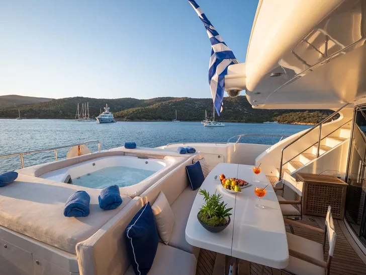 LIBERDADE ISA 133 - aft deck LIBERDADE ISA 133 - aft deck