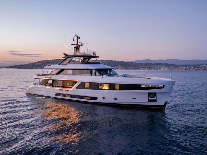 ANGEL Benetti Motopanfilo 37m - anchored under the sunset ANGEL Benetti Motopanfilo 37m - anchored under the sunset