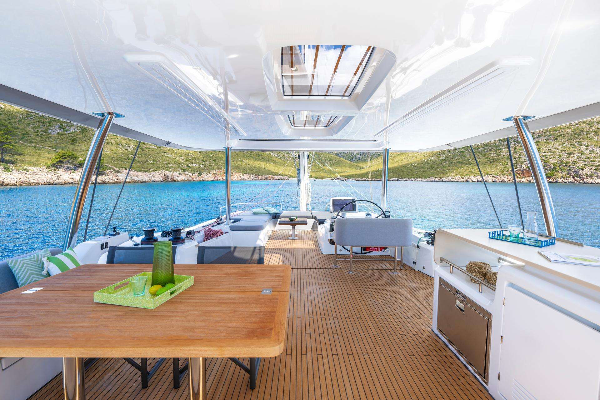 GRACE 60 Lagoon 60 - flybridge amenities