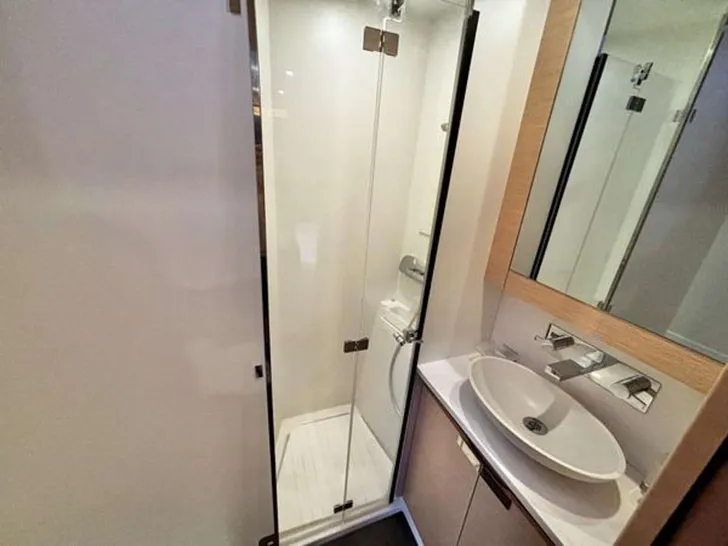 BACCHUS Fountaine Pajot Samana 59 - VIP cabin 2 bathroom BACCHUS Fountaine Pajot Samana 59 - VIP cabin 2 bathroom