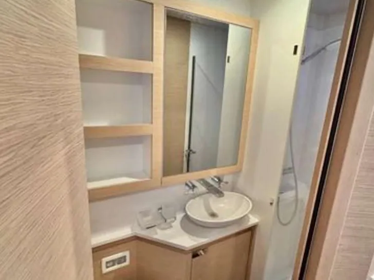 BACCHUS Fountaine Pajot Samana 59 - VIP cabin 3 bathroom BACCHUS Fountaine Pajot Samana 59 - VIP cabin 3 bathroom