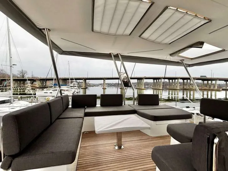 BACCHUS Fountaine Pajot Samana 59 - flybridge lounge BACCHUS Fountaine Pajot Samana 59 - flybridge lounge