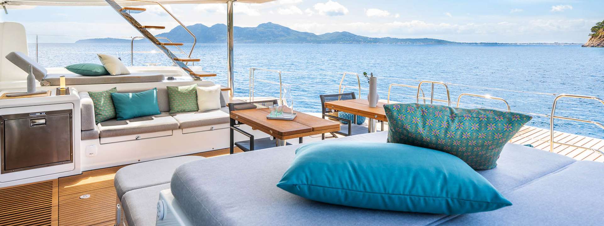 WISH Lagoon 60 - aft deck sun bed