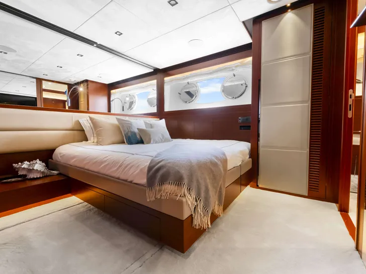 HAPPY HOUR Horizon RP110 - VIP cabin 3 HAPPY HOUR Horizon RP110 - VIP cabin 3