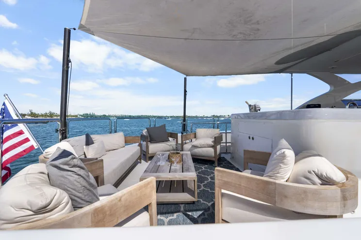 Charter Yacht HAPPY HOUR - Horizon RP110 - 5 Cabins - Nassau - Exumas - Bahamas