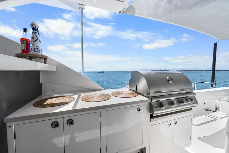 Charter Yacht HAPPY HOUR - Horizon RP110 - 5 Cabins - Nassau - Exumas - Bahamas