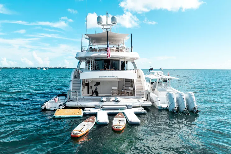 Charter Yacht HAPPY HOUR - Horizon RP110 - 5 Cabins - Nassau - Exumas - Bahamas