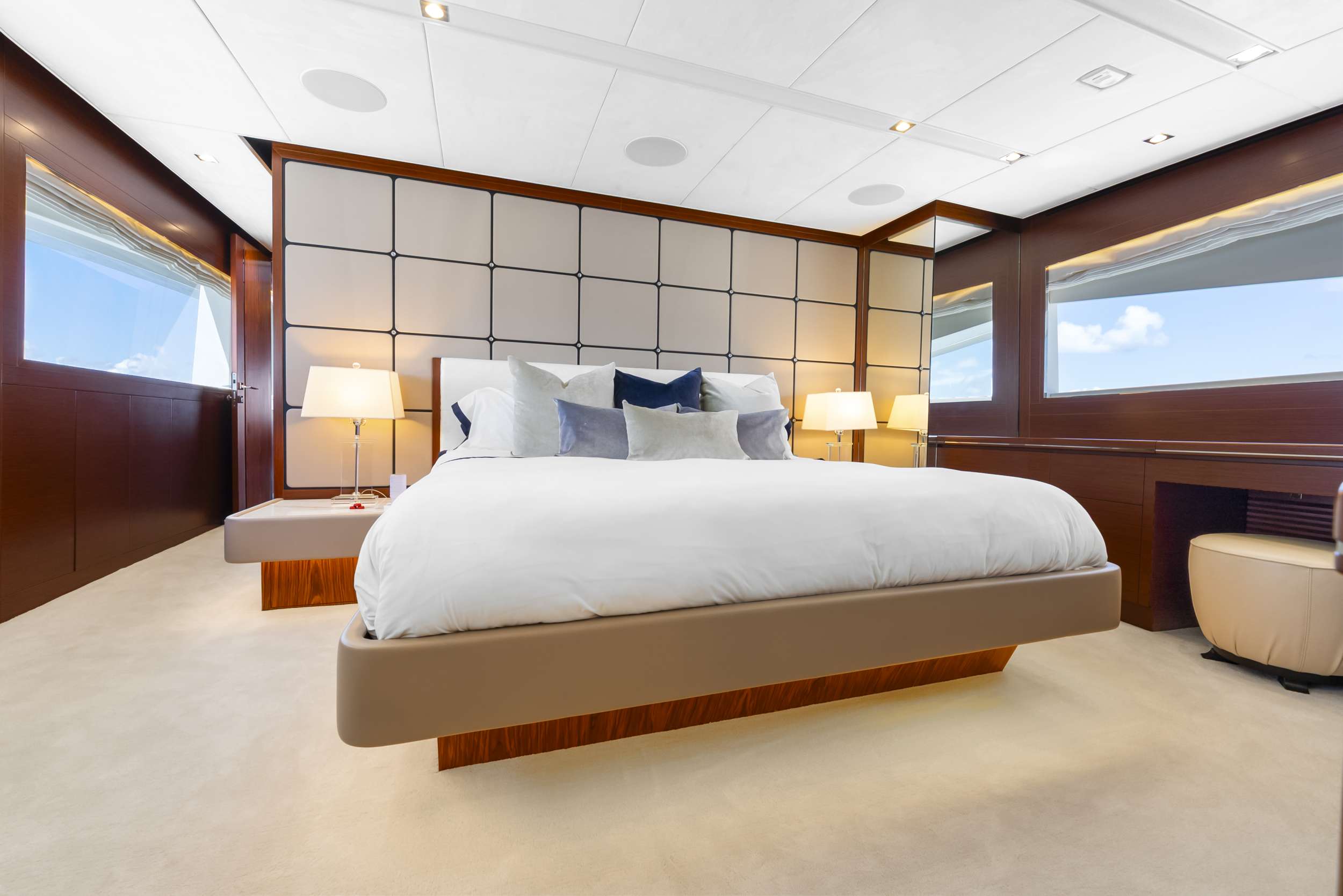 HAPPY HOUR Horizon RP110 - master cabin