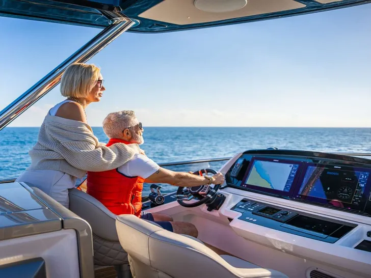 1 LORENA Sunseeker 90 Ocean - flybridge helm 1 LORENA Sunseeker 90 Ocean - flybridge helm