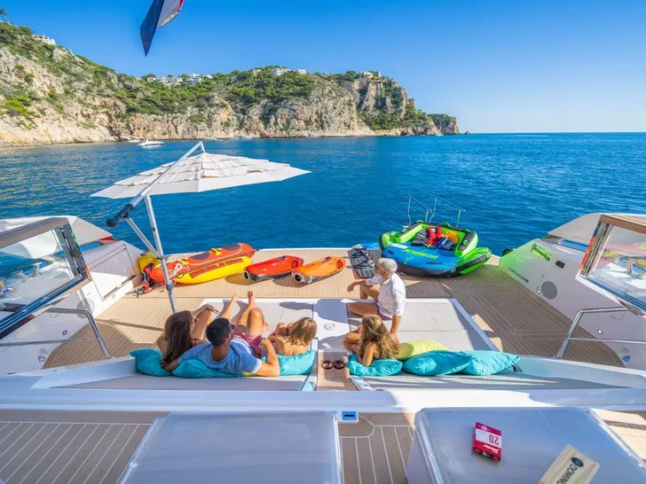 1 LORENA Sunseeker 90 Ocean - aft deck 1 LORENA Sunseeker 90 Ocean - aft deck