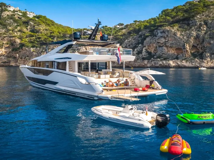 1 LORENA Sunseeker 90 Ocean - anchored with the water toys 1 LORENA Sunseeker 90 Ocean - anchored with the water toys