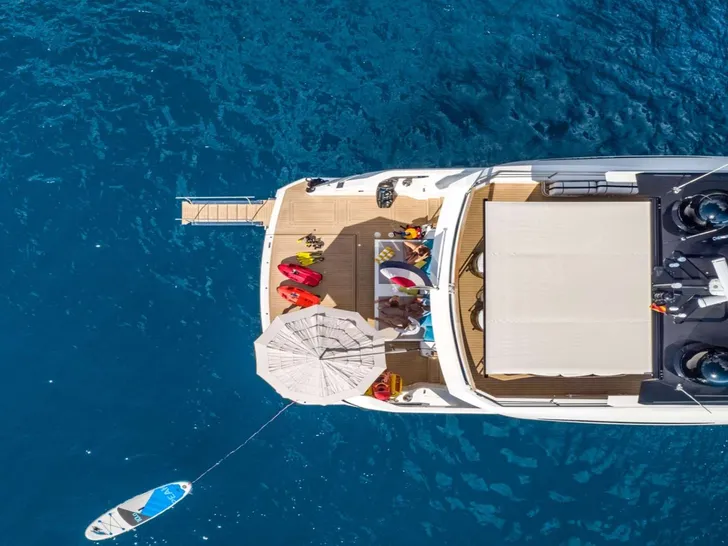 1 LORENA Sunseeker 90 Ocean - top aft shot 1 LORENA Sunseeker 90 Ocean - top aft shot