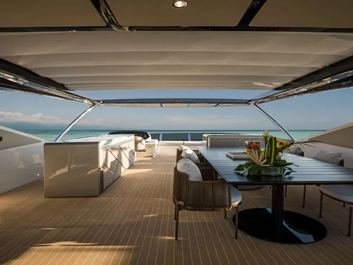 1 LORENA Sunseeker 90 Ocean - flybridge dining area and bar 1 LORENA Sunseeker 90 Ocean - flybridge dining area and bar