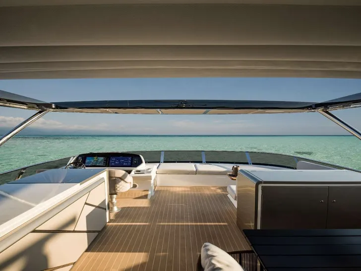 1 LORENA Sunseeker 90 Ocean - flybridge forward 1 LORENA Sunseeker 90 Ocean - flybridge forward