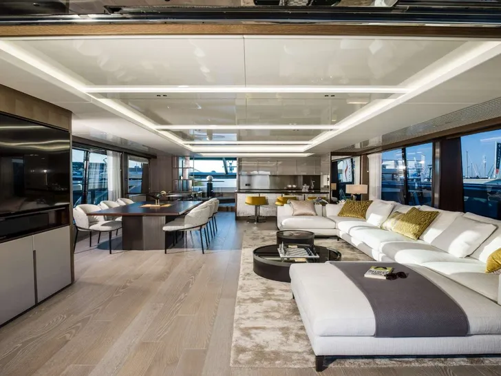 1 LORENA Sunseeker 90 Ocean - main saloon 1 LORENA Sunseeker 90 Ocean - main saloon