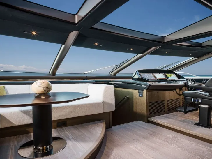 1 LORENA Sunseeker 90 Ocean - cockpit 1 LORENA Sunseeker 90 Ocean - cockpit