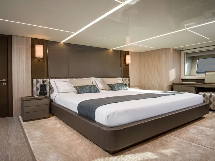 1 LORENA Sunseeker 90 Ocean - master cabin 1 LORENA Sunseeker 90 Ocean - master cabin