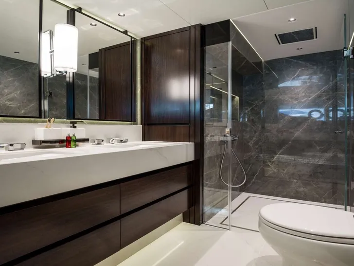 1 LORENA Sunseeker 90 Ocean - master cabin bathroom 1 LORENA Sunseeker 90 Ocean - master cabin bathroom