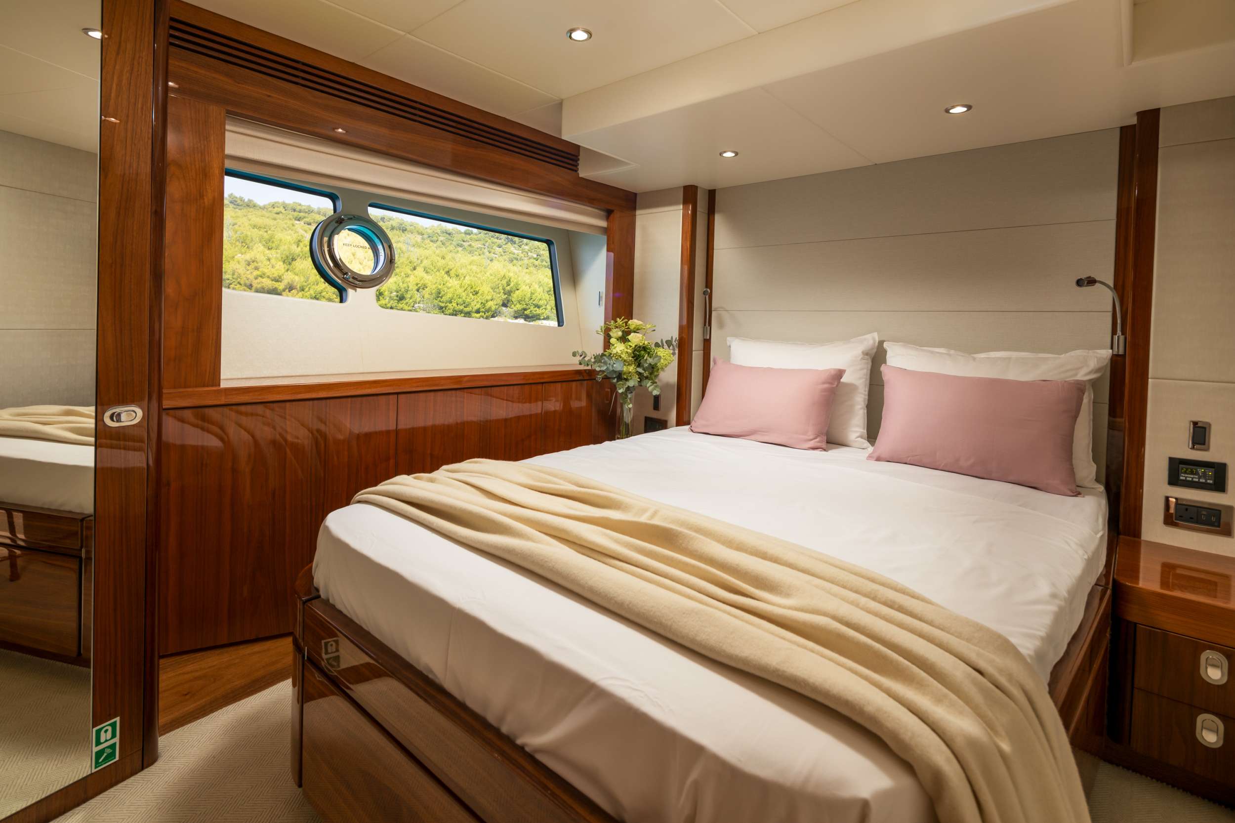 Charter Yacht OPAL ADRIATIC - Sunseeker 75 - 3 Cabins - Split - Dubrovnik - Hvar - Croatia