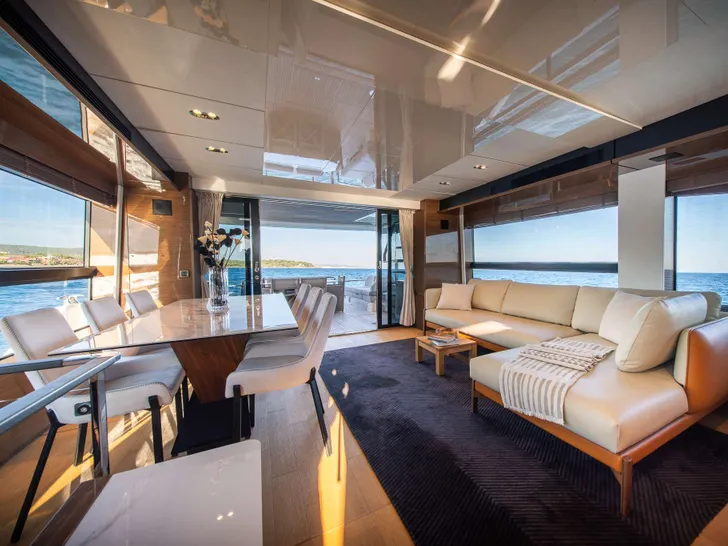 ENTHUSIAST Prestige X70 - indoor dining area ENTHUSIAST Prestige X70 - indoor dining area