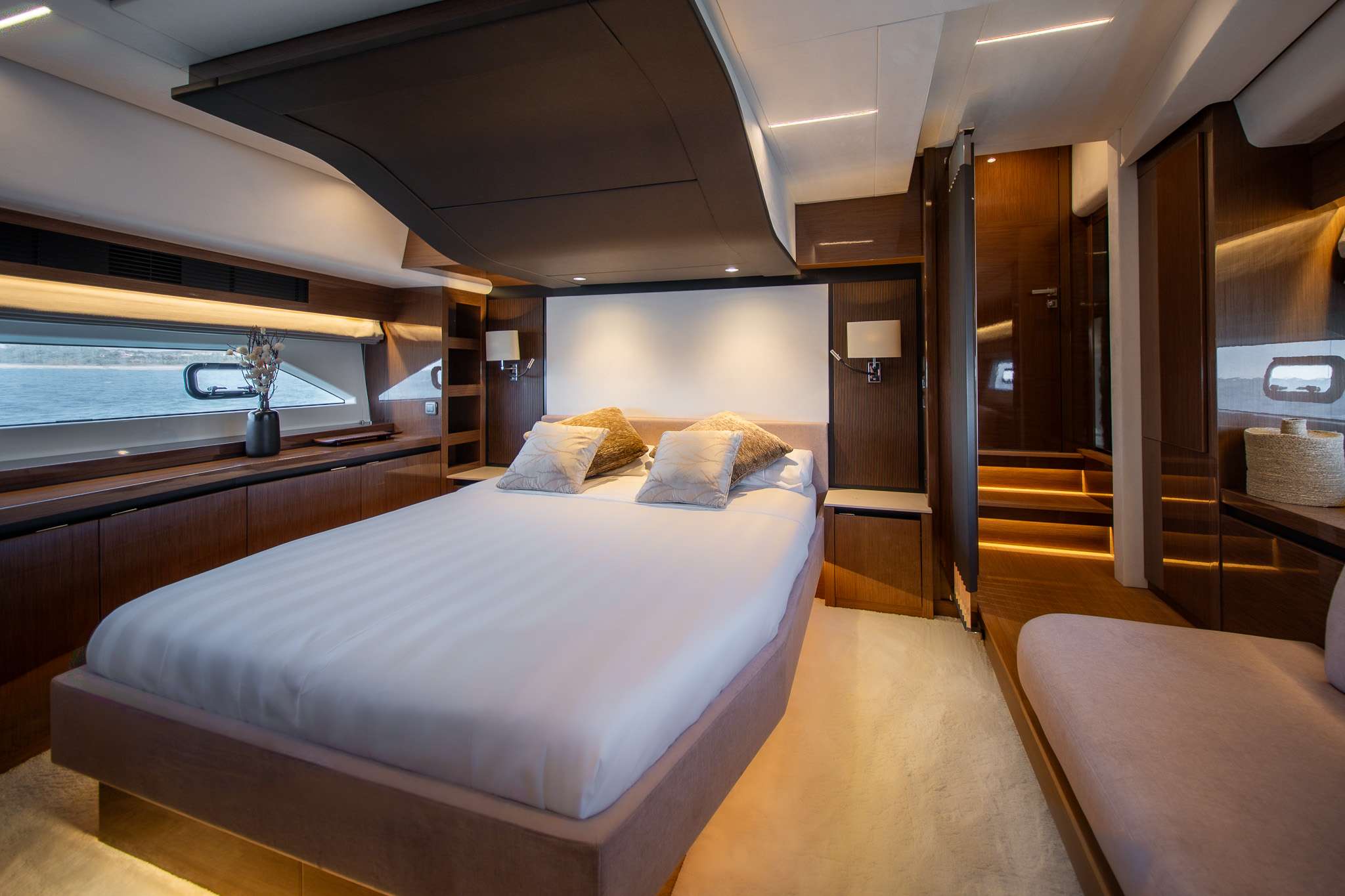 Charter Yacht ENTHUSIAST - Prestige X70 - 4 Cabins - Naples - Capri - Positano - Amalfi Coast - Italy - West Mediterranean