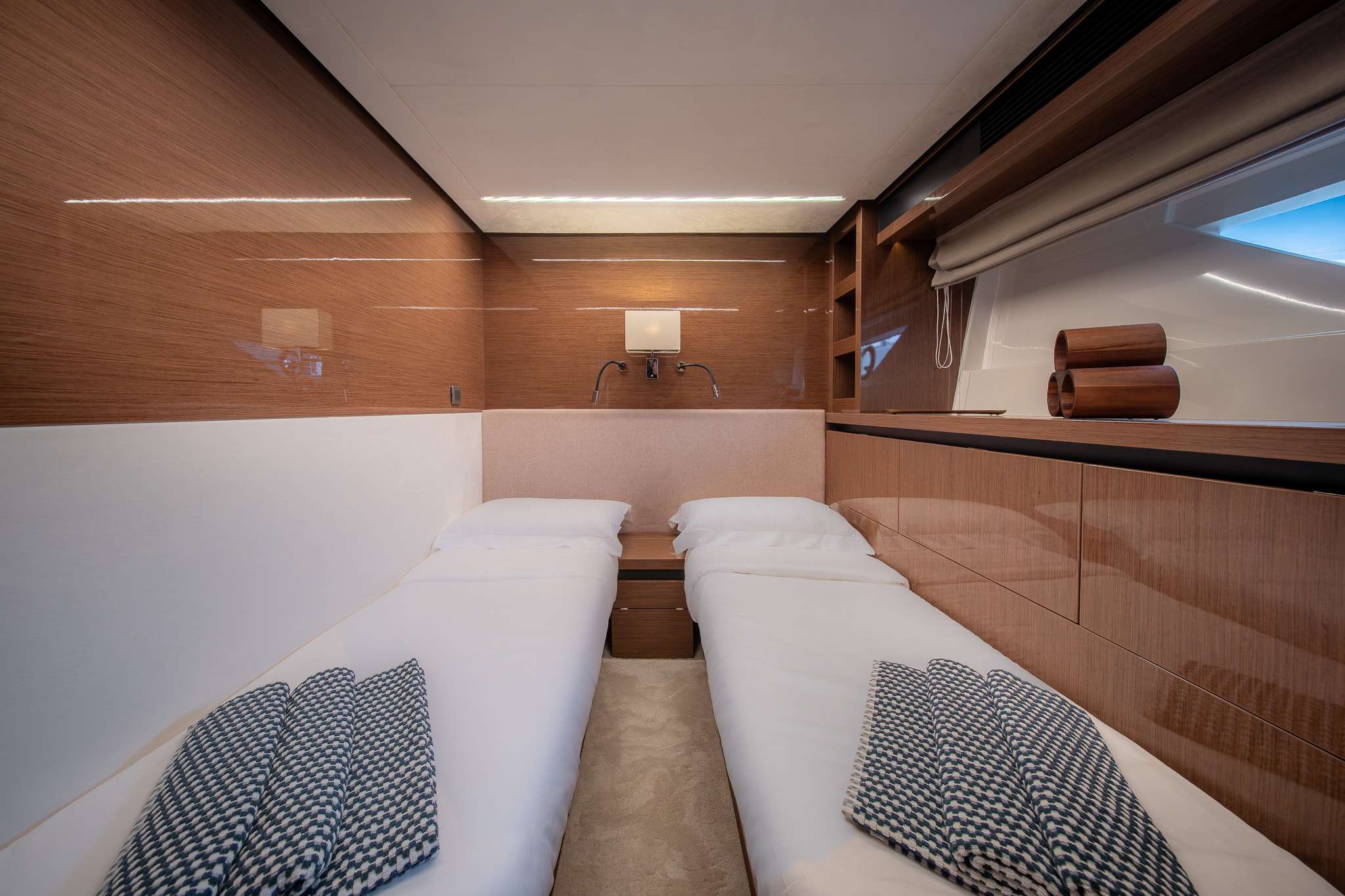 Charter Yacht ENTHUSIAST - Prestige X70 - 4 Cabins - Naples - Capri - Positano - Amalfi Coast - Italy - West Mediterranean