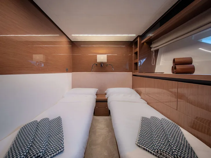 ENTHUSIAST Prestige X70 - twin cabin ENTHUSIAST Prestige X70 - twin cabin