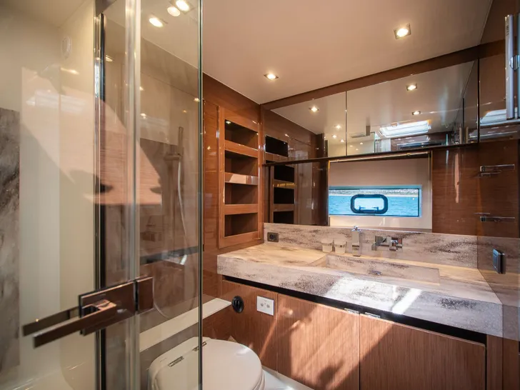 ENTHUSIAST Prestige X70 - master cabin bathroom ENTHUSIAST Prestige X70 - master cabin bathroom