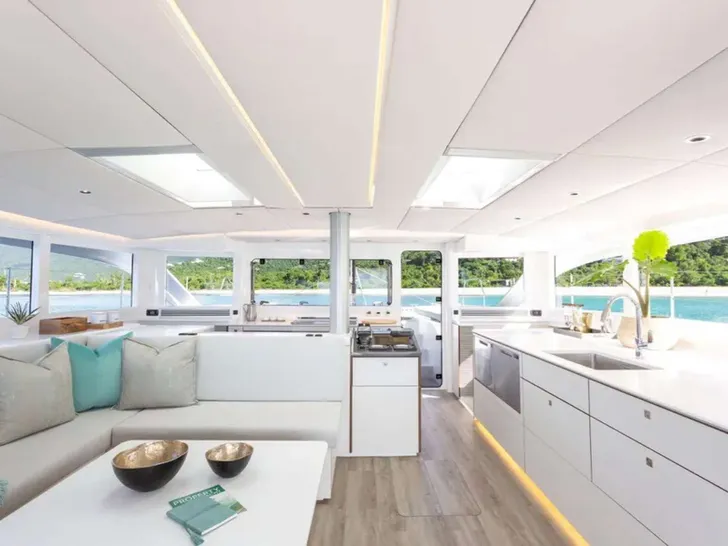 CELESTINE Voyage 590 - saloon lounge CELESTINE Voyage 590 - saloon lounge