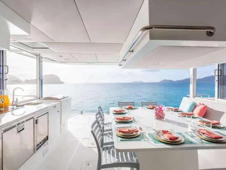 CELESTINE Voyage 590 - alfresco dining set up CELESTINE Voyage 590 - alfresco dining set up