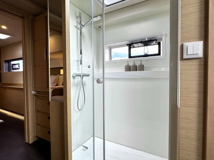 TRANQUILA Fountaine Pajot Samana 59 - VIP cabin 1 bathroom TRANQUILA Fountaine Pajot Samana 59 - VIP cabin 1 bathroom