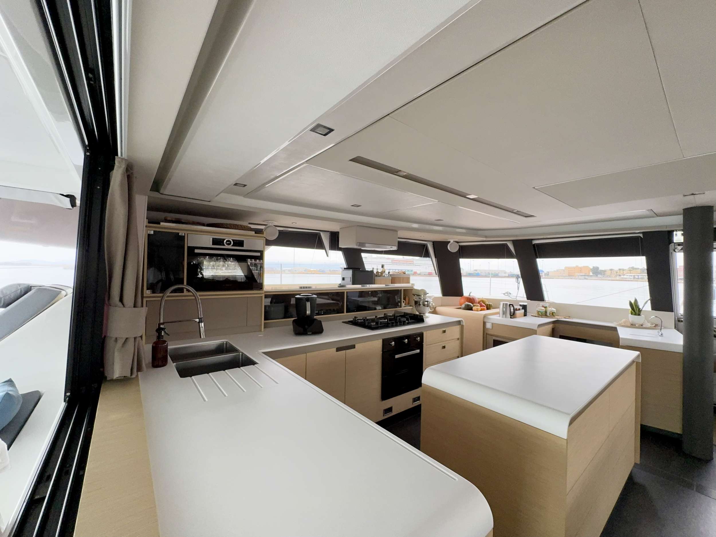 TRANQUILA Fountaine Pajot Samana 59 - galley
