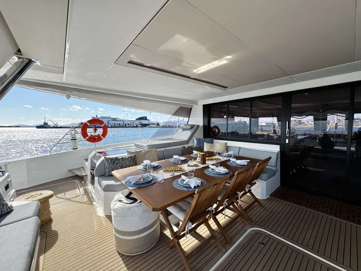 TRANQUILA Fountaine Pajot Samana 59 - aft deck alfresco dining area TRANQUILA Fountaine Pajot Samana 59 - aft deck alfresco dining area