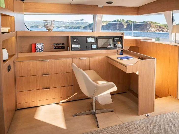 BALI KAI Bali 5.8 - navigation center BALI KAI Bali 5.8 - navigation center