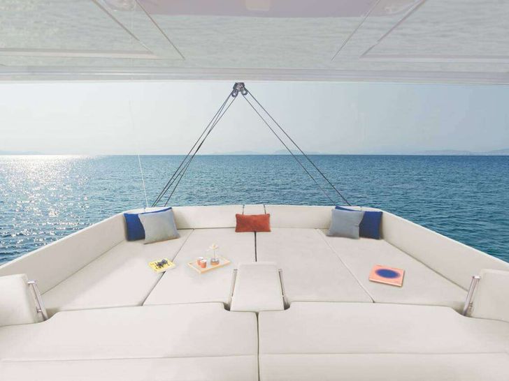 BALI KAI Bali 5.8 - flybridge sunbathing area BALI KAI Bali 5.8 - flybridge sunbathing area