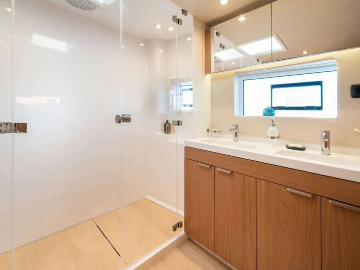 BALI KAI Bali 5.8 - master cabin bathroom BALI KAI Bali 5.8 - master cabin bathroom