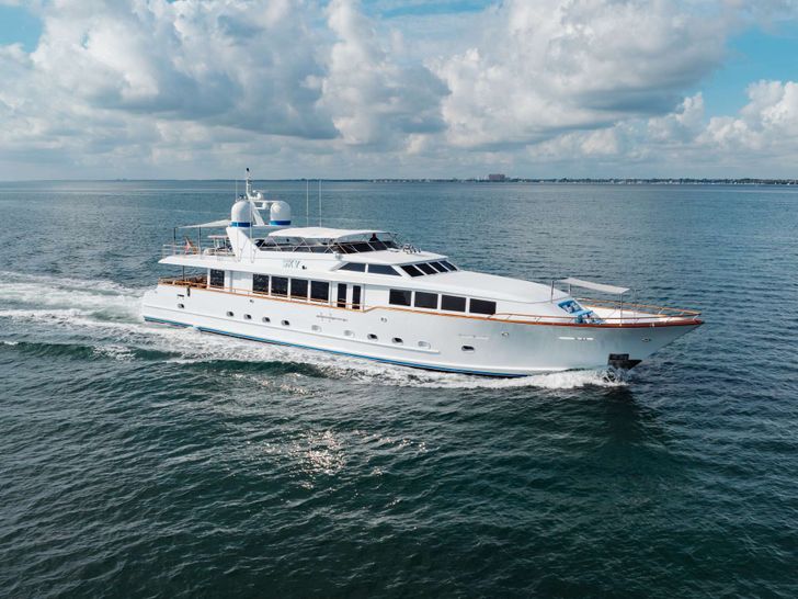 SKY Broward Marine 35m - profile SKY Broward Marine 35m - profile